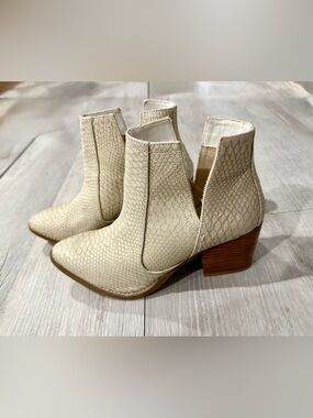 Not Rated Cream Textured Snake Print Cutout Ankle Boots